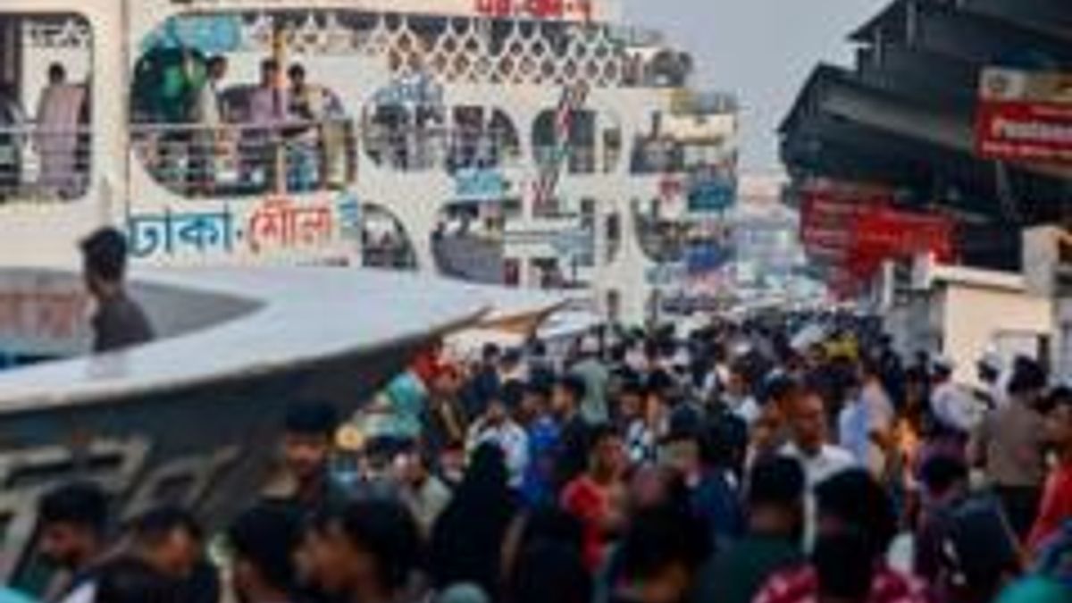 বাংলাদেশে বাসের পর এবার বাড়লো লঞ্চভাড়াও