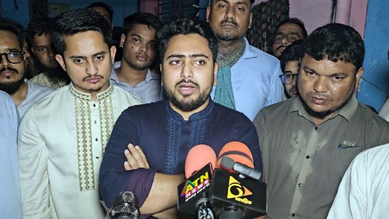 প্রশাসনিক জটিলতায় জুলাই যোদ্ধাদের চিকিৎসায় যেন গাফিলতি না হয়: নাহিদ ইসলাম